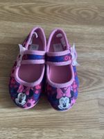 rosa Finken mit Minnie Maus darauf Grösse 25