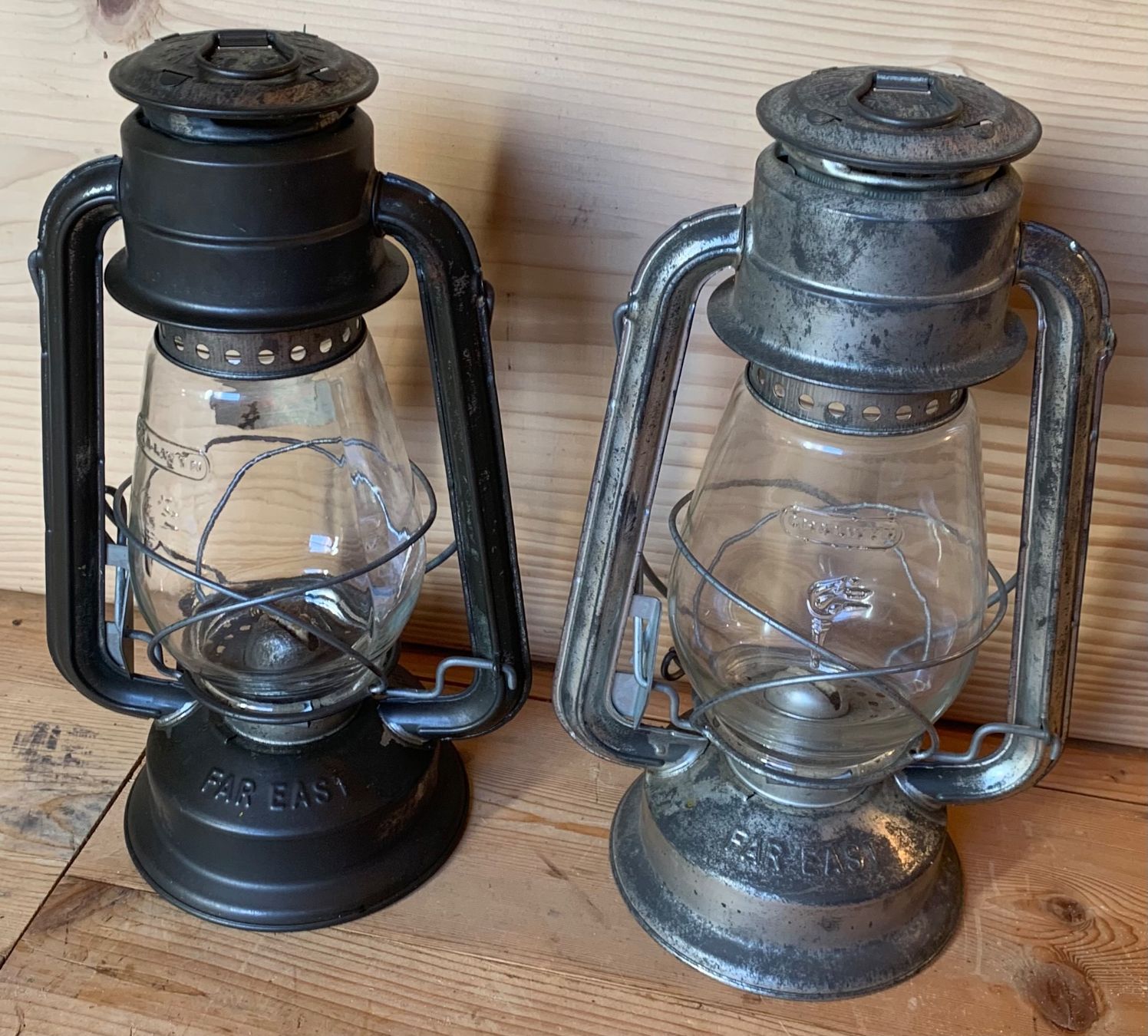 Lampes & Eclairage: 2 Petrollaternen Chalwyn der CH Armee – D'occasion à Goldingen par Bergler012 2