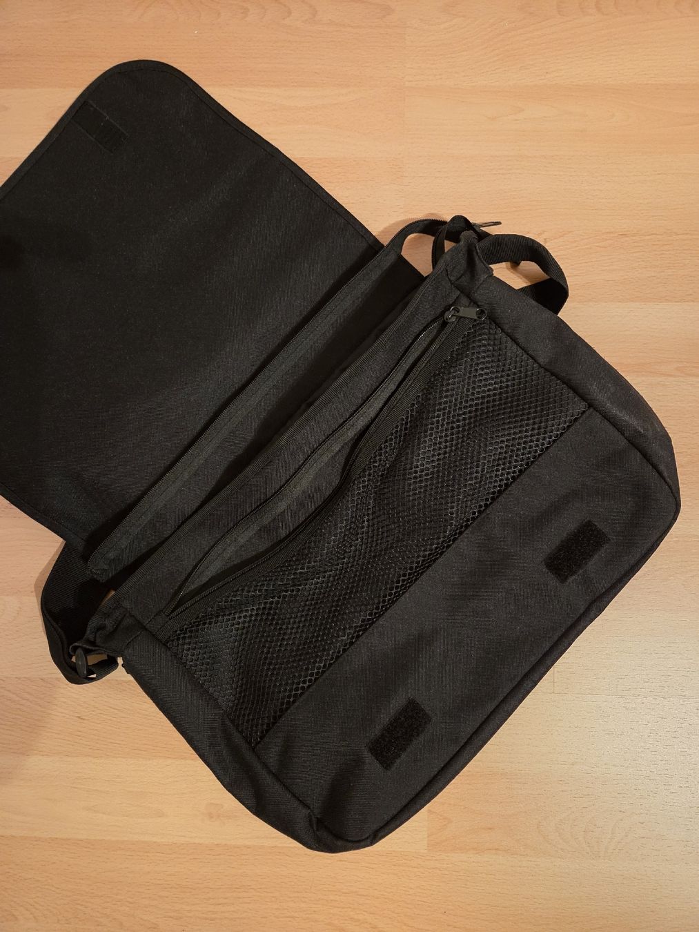 Taschen: Umhängetasche grau schwarz – Gebraucht aus Wauwil von seriously3 4