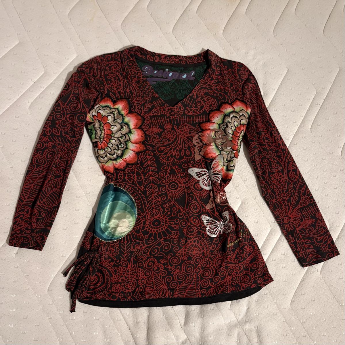 Desigual Maglioni & Felpe: Roter gemusterter Desigual Pullover – Nuovo (secondo la descrizione) da Brünisried venduto da Livtsukki2ndHand 1