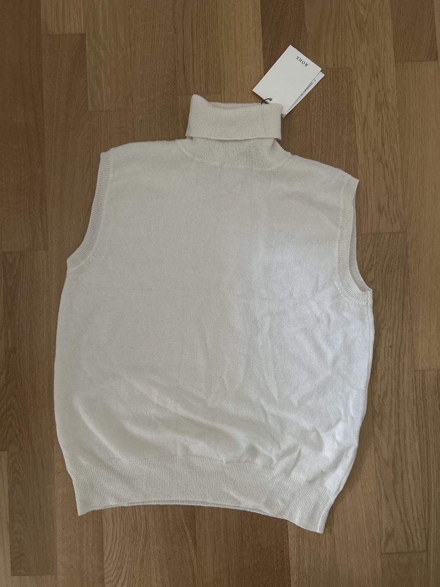 Tops: NEU Rohé Turtleneck top – Neu und originalverpackt aus zürich von gettingridofstuff