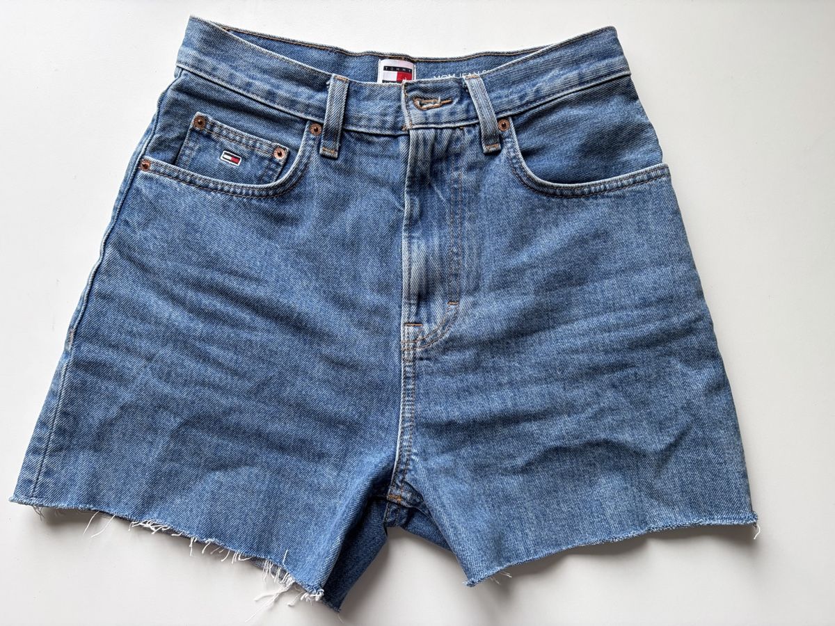 Tommy Hilfiger Jeans: Shorts Tommy Hilfiger – Neu (gemäss Beschreibung) aus Schwyz von anizehn