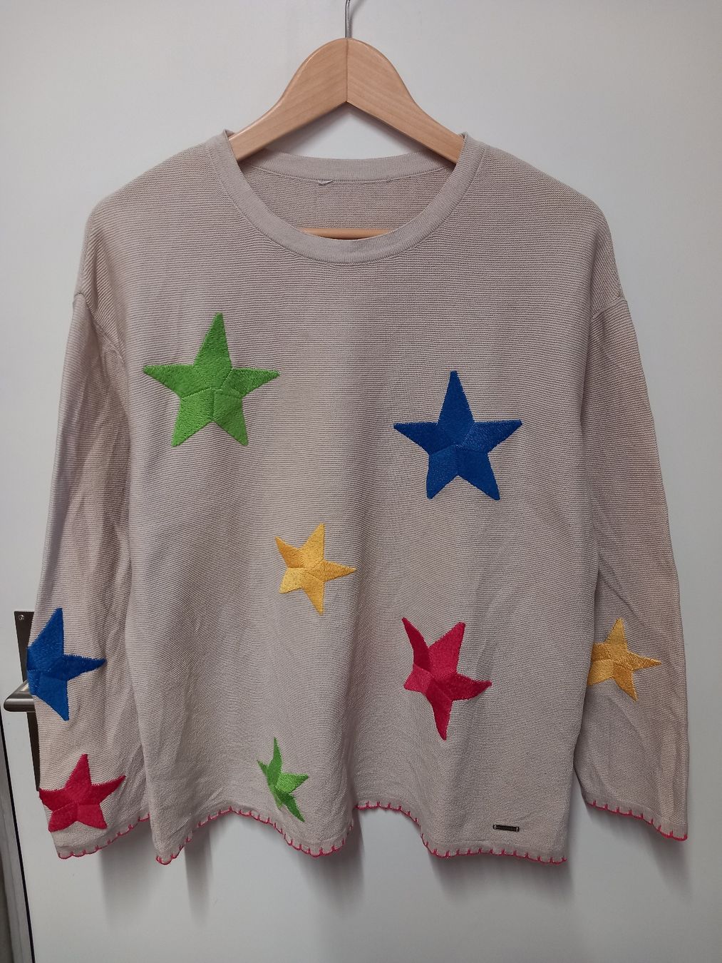 Maglioni & Felpe: Amy Vermont Pullover mit bunten Sternen Gr.M – Usato da Gwatt (Thun) venduto da umwelt-brocki