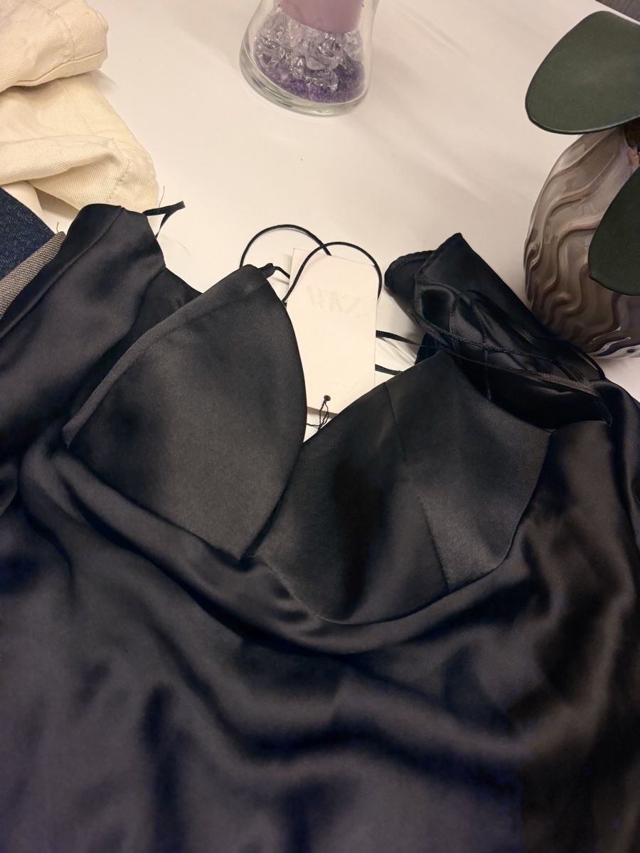 Zara Vestiti: ZARA LANGES SATINKLEID mit Etikett  – Nuovo e nell'imballaggio originale da Winterthur venduto da Violeta_l 1