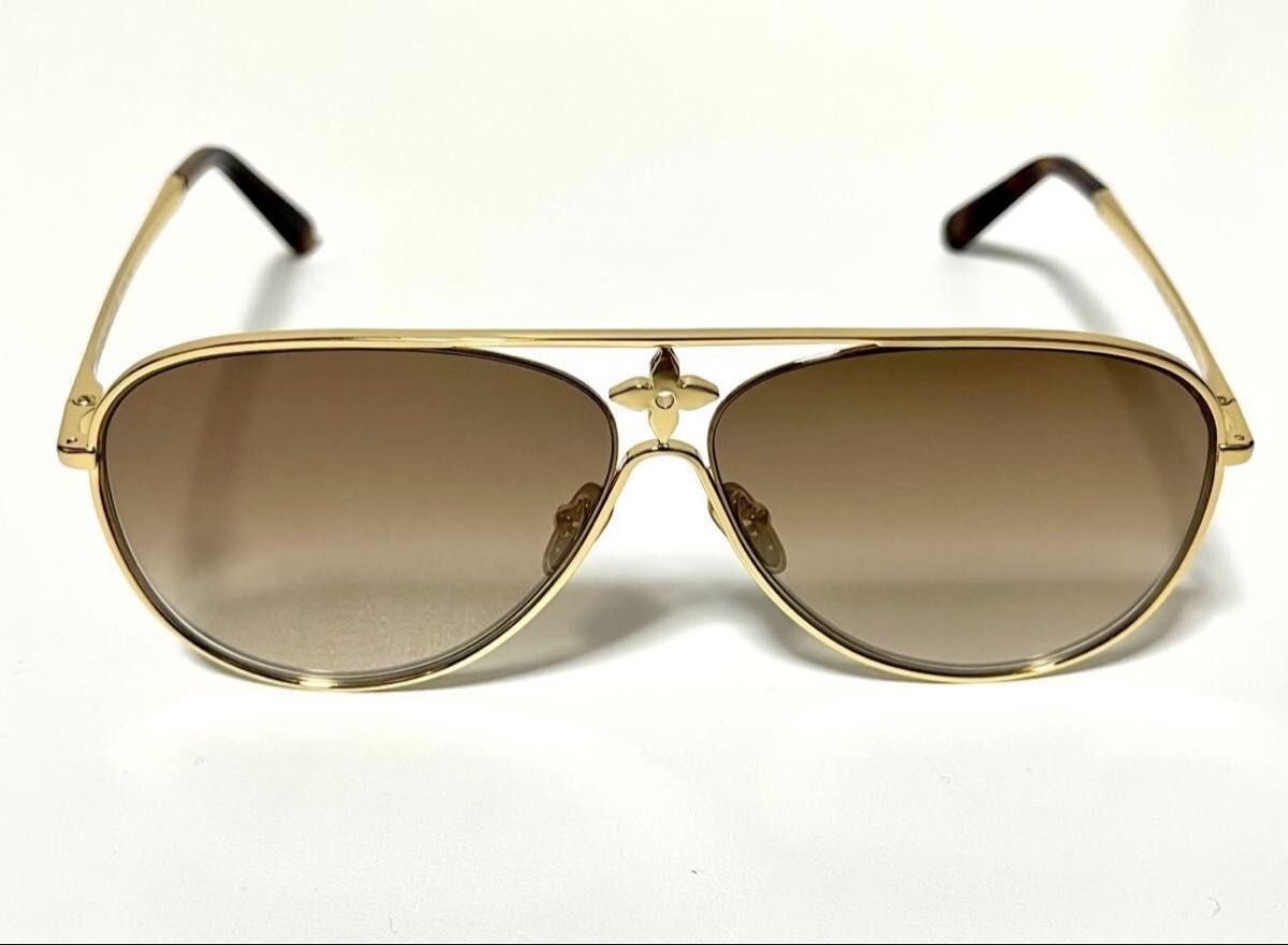 Louis Vuitton Occhiali & Lenti: Louis Vuitton Sunglasses Gold Aviator, new – Nuovo (secondo la descrizione) da Thonex venduto da Lux_brands01