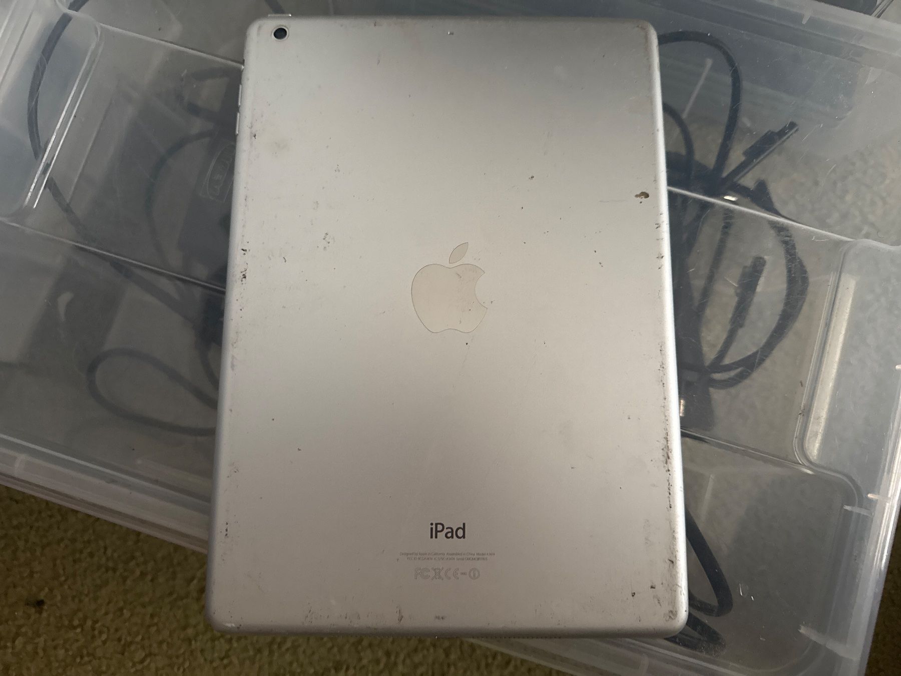 Apple Tablettes PC: Ipad Air -A1474- icloude – Défectueux à Olten par HoYa01