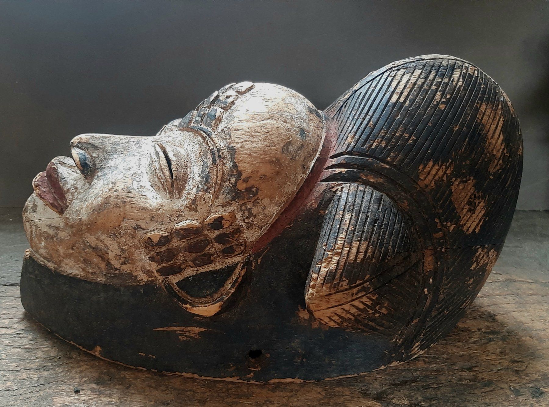 Internationale Kunst: Antike afrikanische Maske – Gebraucht aus Arbon von torso444 4