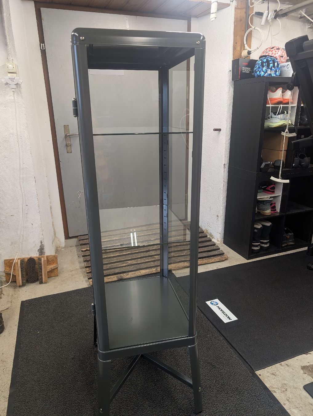 Ikea Vetrine: Vitrine Ikea "Fabrikör" grau – Usato da Galgenen venduto da Mattthemad 1