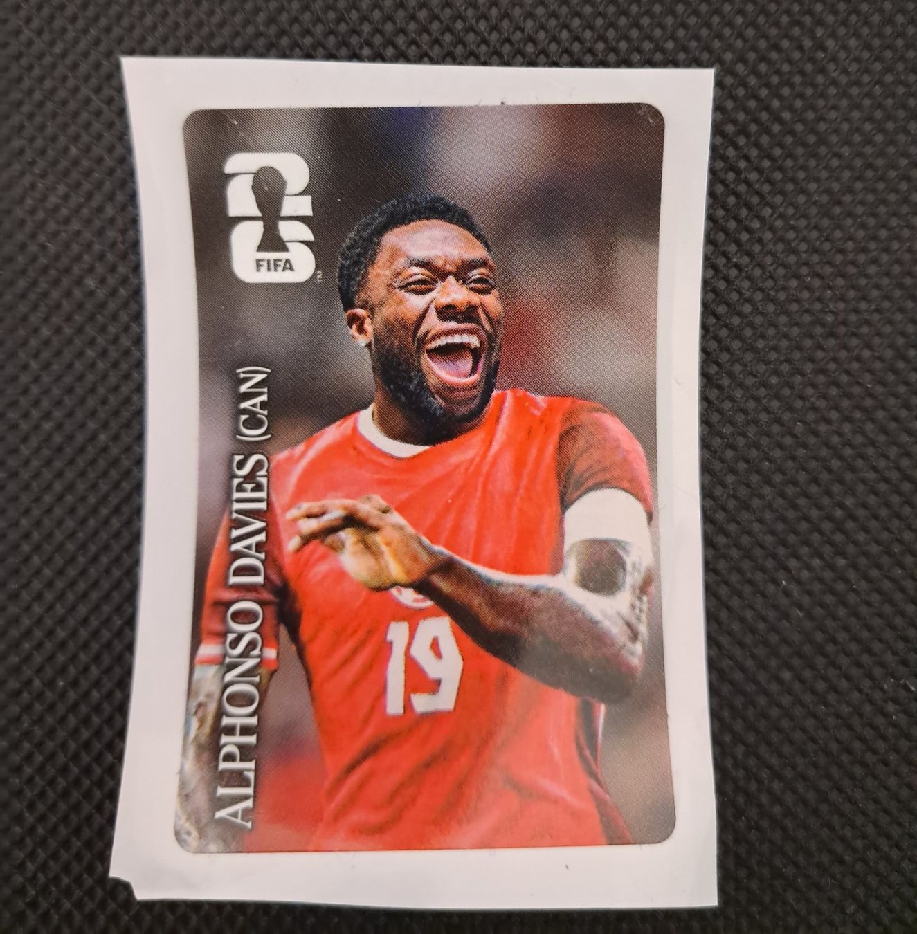 Panini Carte collezionabili: Panini FIFA 2026 Cola Sticker - Alphonso Davies – Nuovo (secondo la descrizione) da Weinfelden venduto da shopping-island