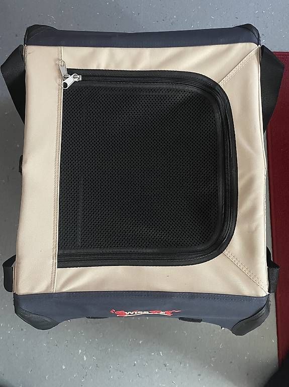 Giocattoli: Box SwissPet per auto  – Usato da Giubiasco venduto da Deby01 1