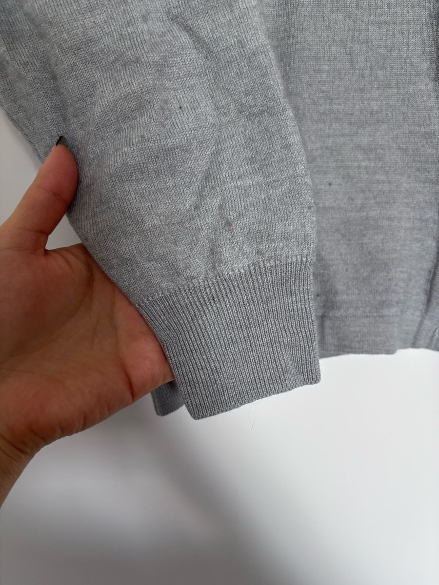 Pulls & Sweat-shirts: Grey Wool Cardigan – Soft, Simple & Timeless 🤍 – D'occasion à Zürich par gia_h8kg 2