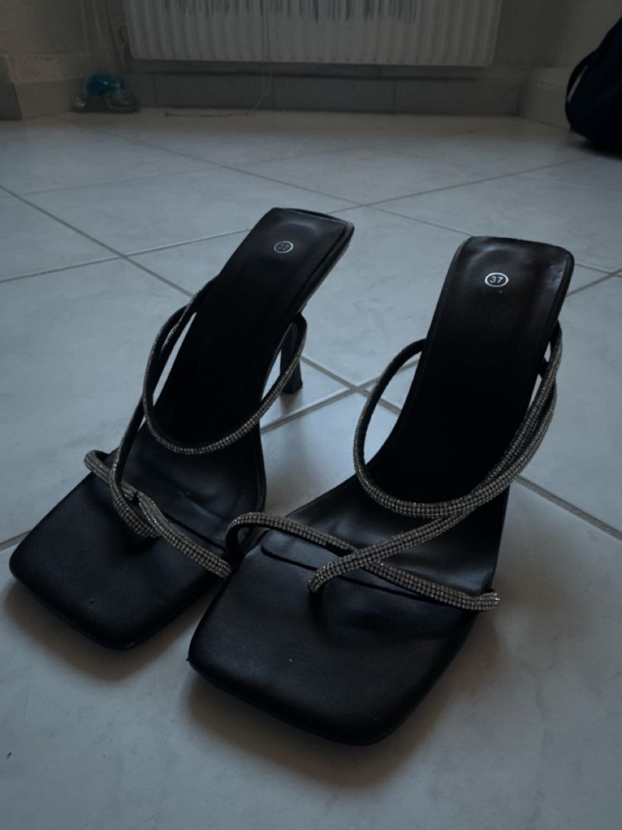 Scarpe da donna: Sandales à talons noires avec strass, taille 37 – Usato da Malleray venduto da sam_9bkx