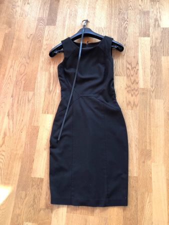 Kleines Schwarzes, Etuit- / Businesskleid, Grösse S mit Gurt