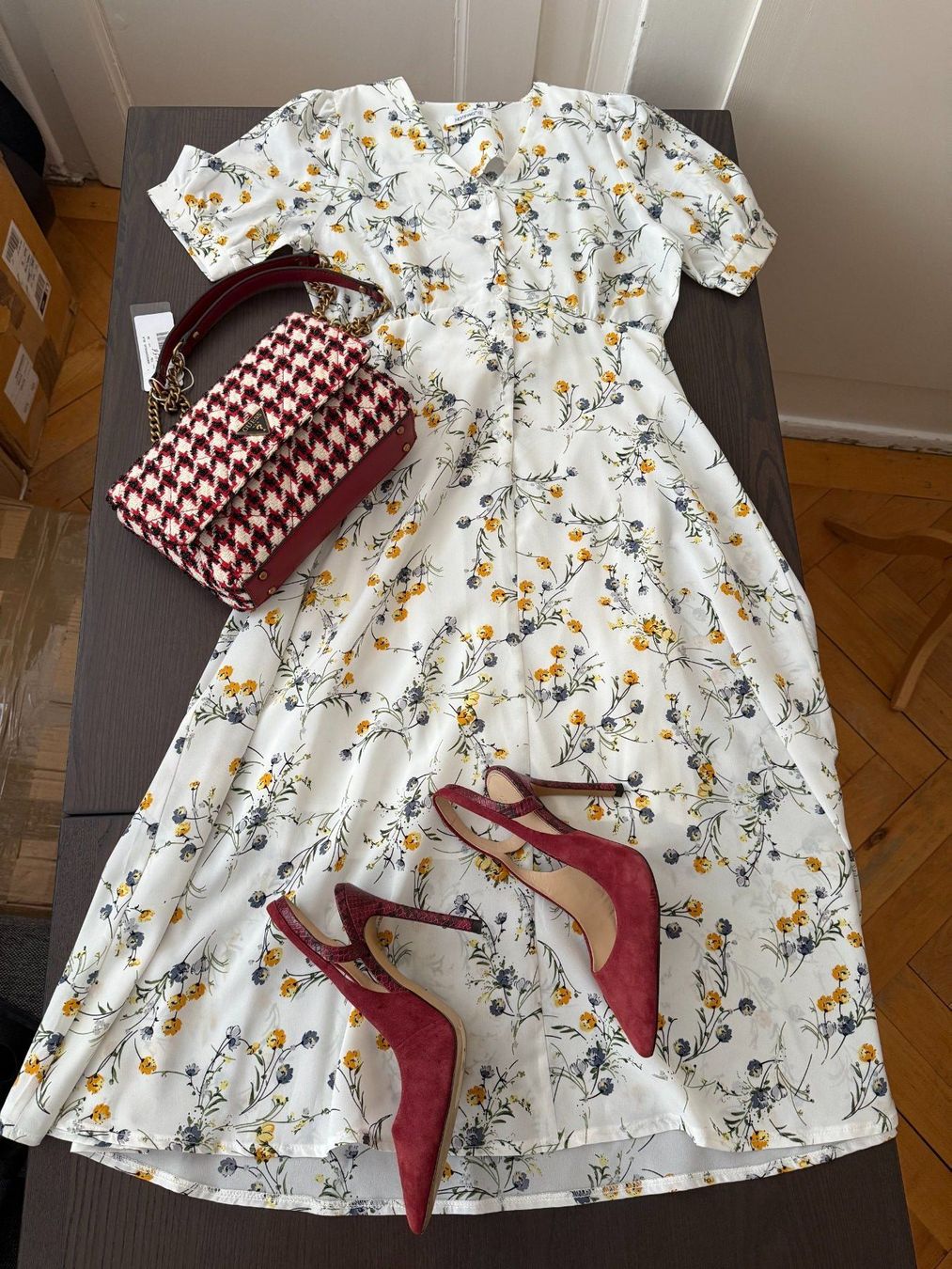 Kleider: Robe d'été fleurie blanche – Neu (gemäss Beschreibung) aus Le Locle von tchanatakoua 4