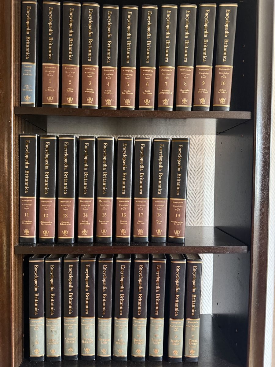 Livres: Encyclopedia Brittanica Collection – D'occasion à Celigny par AziwA