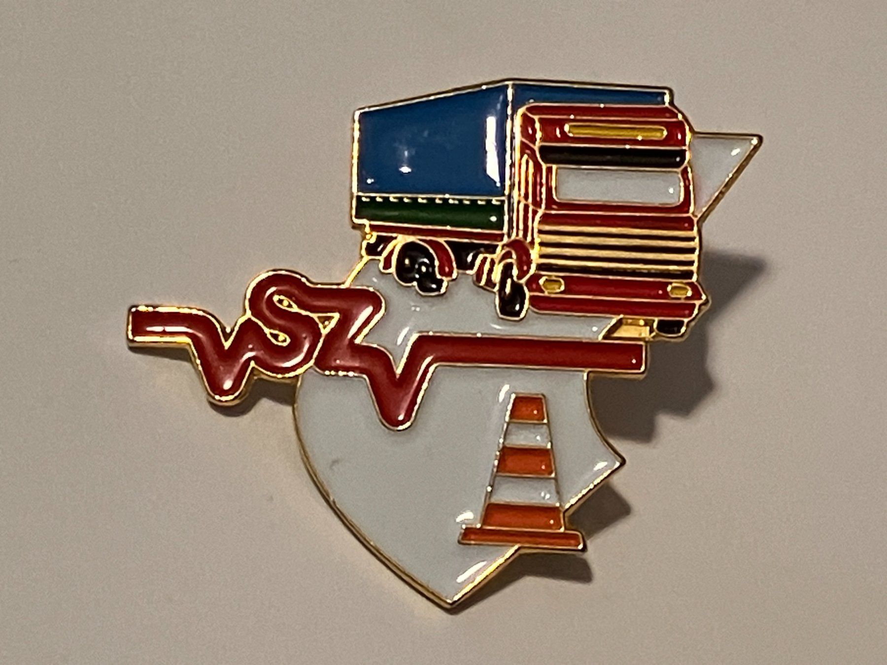 Placchette & Badge: 1 Pin Lastwagen WSZ Schulung – Usato da Basel venduto da djwwpp
