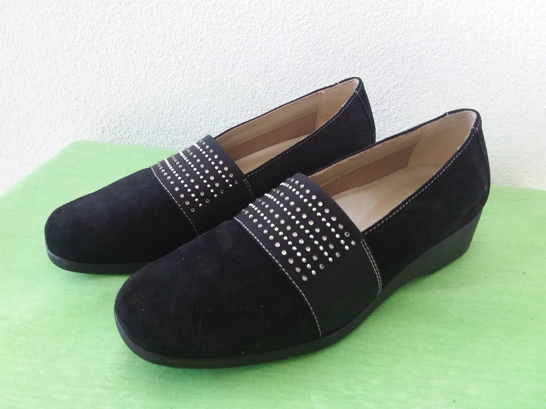 Scarpe da donna: JÜRGEN HIRSCH Neue Slipper mit Glitzer, Gr 38 – Usato da Uitikon Waldegg venduto da Risibisi7