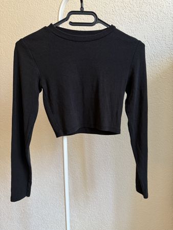 Top/ t-shirt manches longues crop noir Zara, t.36/S