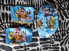 Schwimmflügel und ball mit der paw patrol