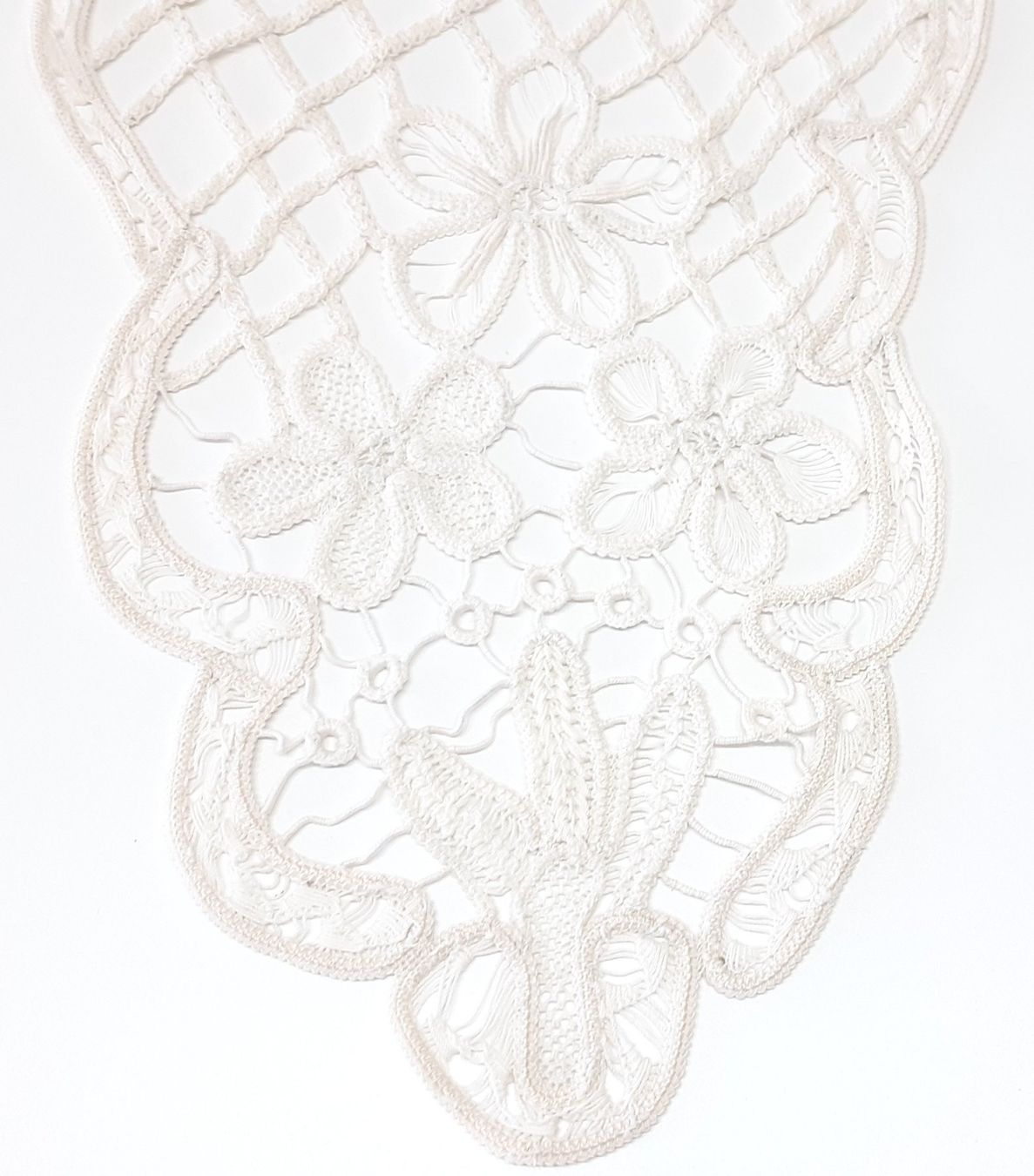 Sonstige Tischwäsche: Spitzen-Tischläufer - Chemin de table dentelle – Gebraucht aus Savagnier von Marderuth