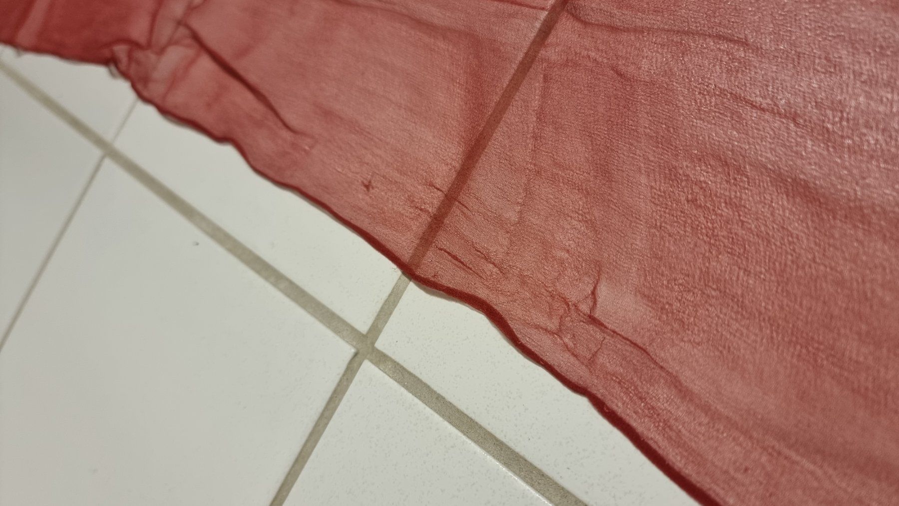 Foulards, Tücher & Schals: Schicker Seidenschal, rot, transparent, Herbst-Look – Gebraucht aus Wald ZH von CapLux 2