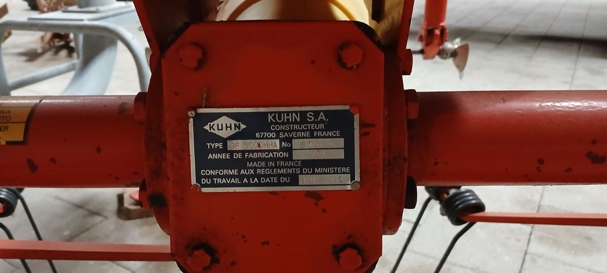 Kuhn Raccolta foraggio grezzo: Kreiselheuer Kuhn – Usato da Stadel venduto da TheGeneral 3