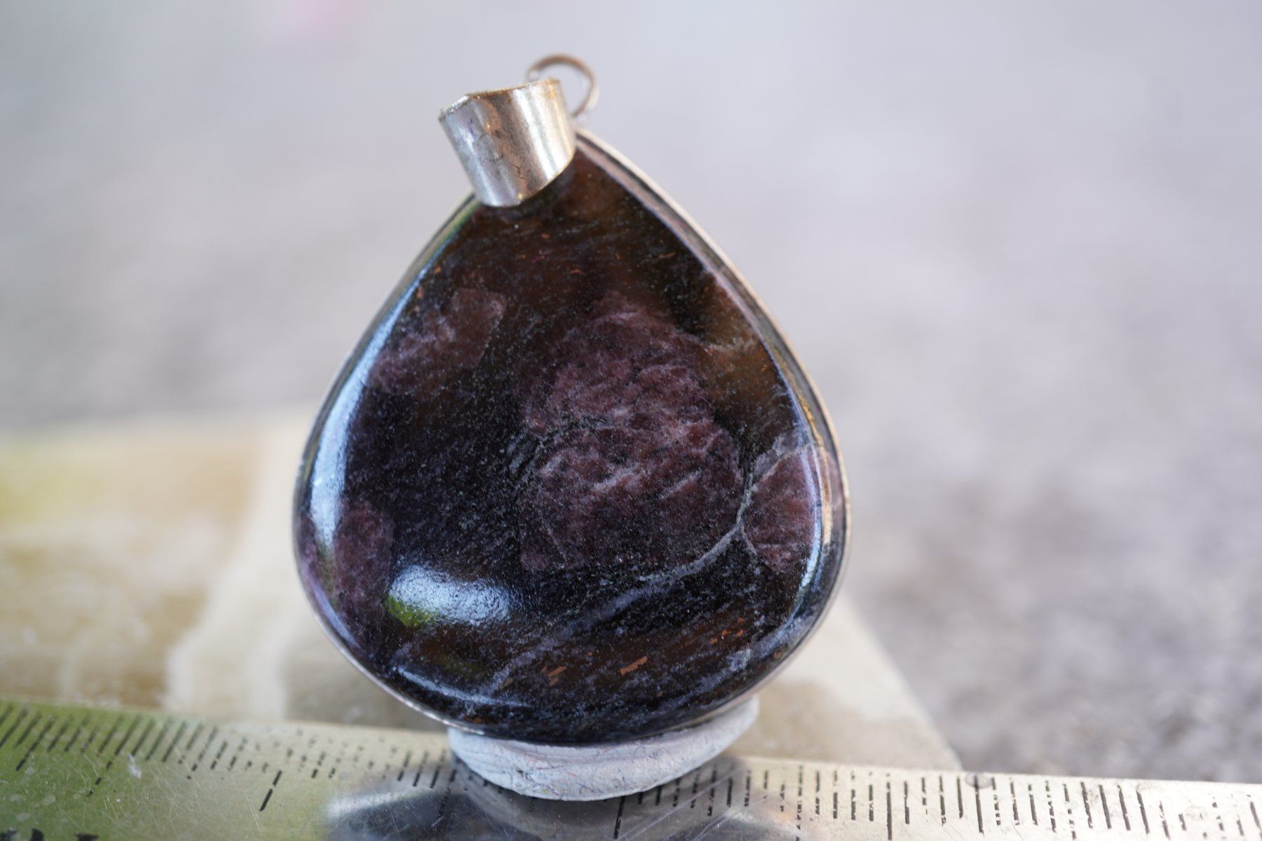 Ciondoli: Granat in Matrix        Anhänger  Räumung – Nuovo e nell'imballaggio originale da Eschenbach SG venduto da topstone 2