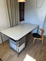 Bureau USM Haller en stratifié gris perle // Ref. AY0426
