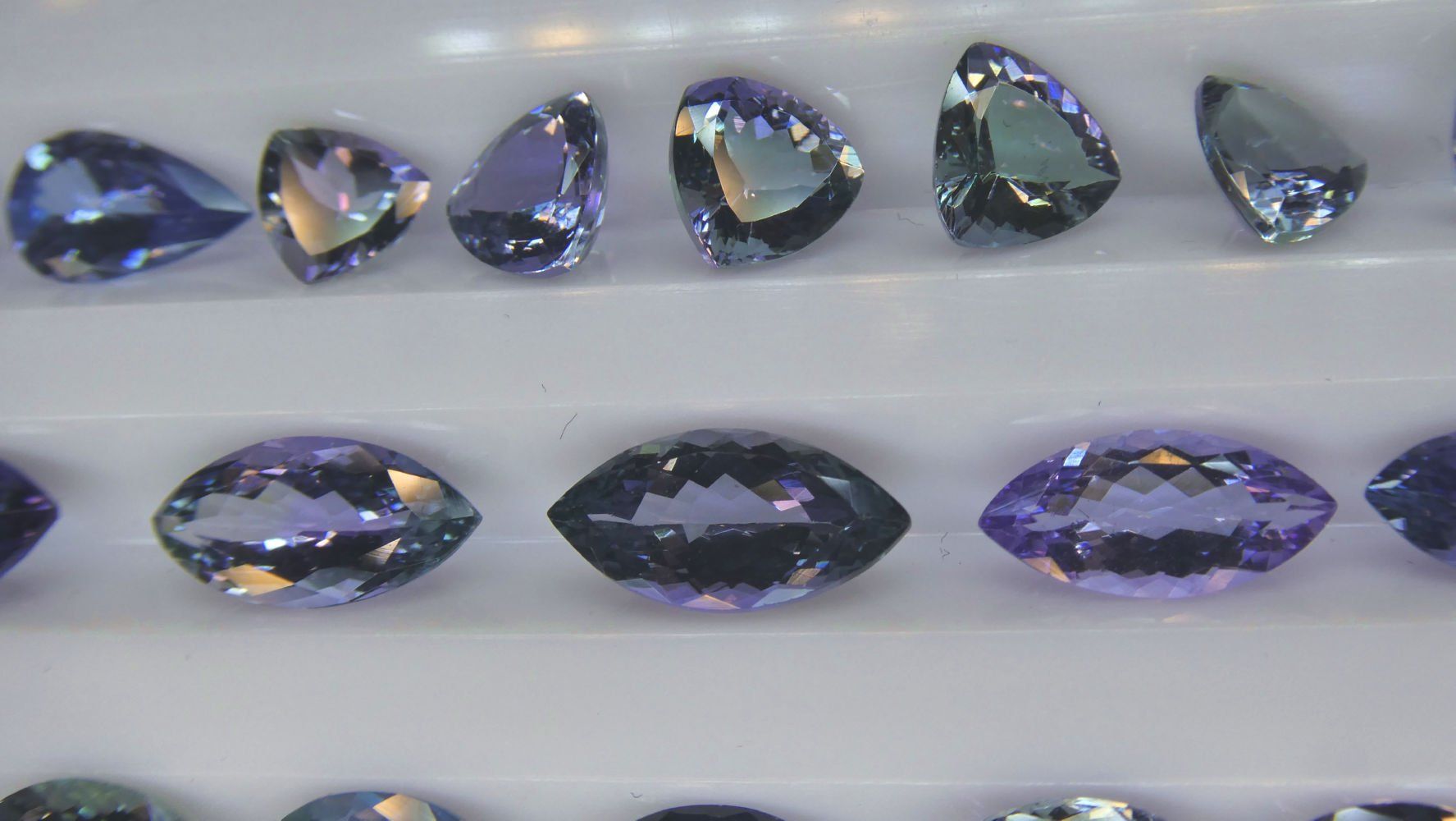 Pietre preziose: 2x Tanzanites 2.32 ct - CERTIFICAT 665.- Fr. – Nuovo (secondo la descrizione) da Grimisuat venduto da Valgem 6