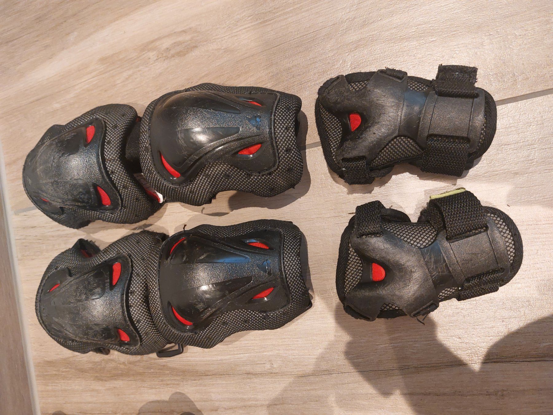 Patins à roul. & inline: Inline der Marke Rollerblade Gr. 33-36.5 inkl. Protektoren – D'occasion à Buchs LU (Dagmersellen) par Deydey7 3