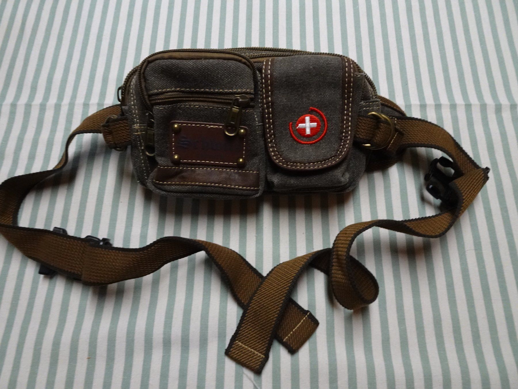 Borse: Tolle Bauchtasche im Schweizer Design - 241029 – Usato da Küssnacht am Rigi venduto da Schuhe-Secondhand