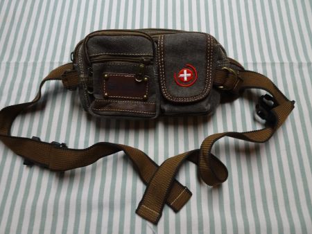 Tolle Bauchtasche im Schweizer Design - 241029
