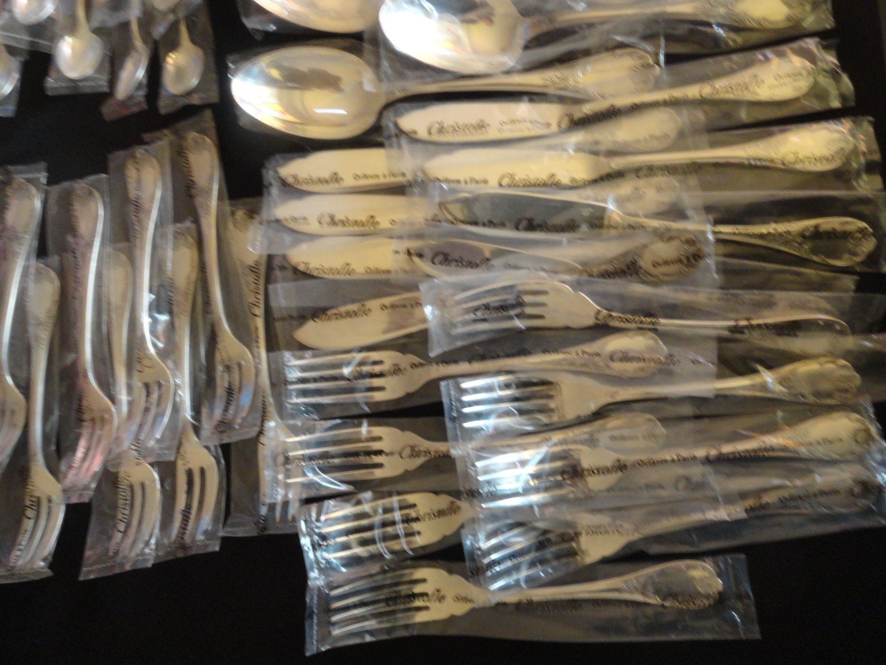 Christofle Bestecksets: - 64 COUVERTS DIVERS CHRISTOFLE ORIGINAL MARLY NEUF – Neu und originalverpackt aus Morges von argento.oro.65 3