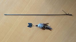 Katzenangel | 50 cm | schwarz | Anhänger aus Fasanenfeder