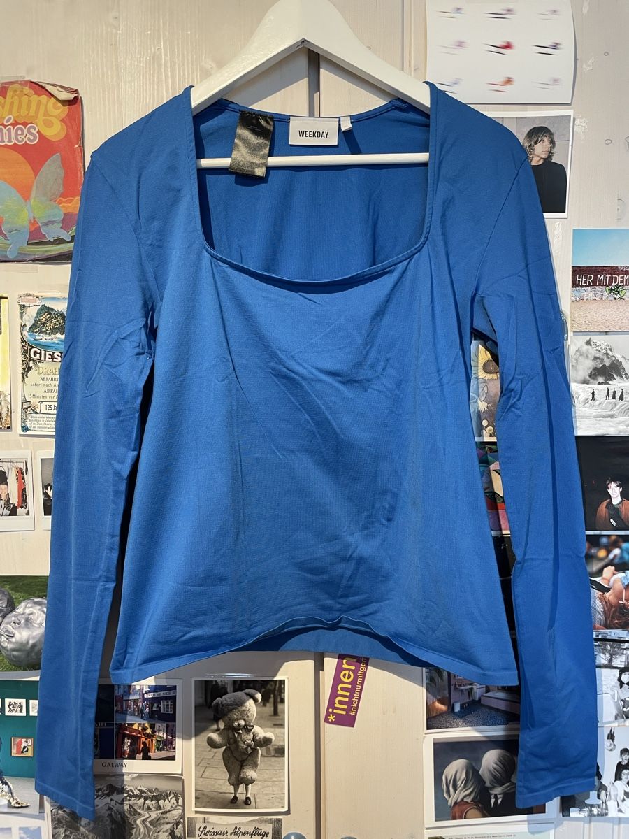 Weekday Maglioni & Felpe: blaues Langarmshirt – Usato da Turgi venduto da eiiinalem