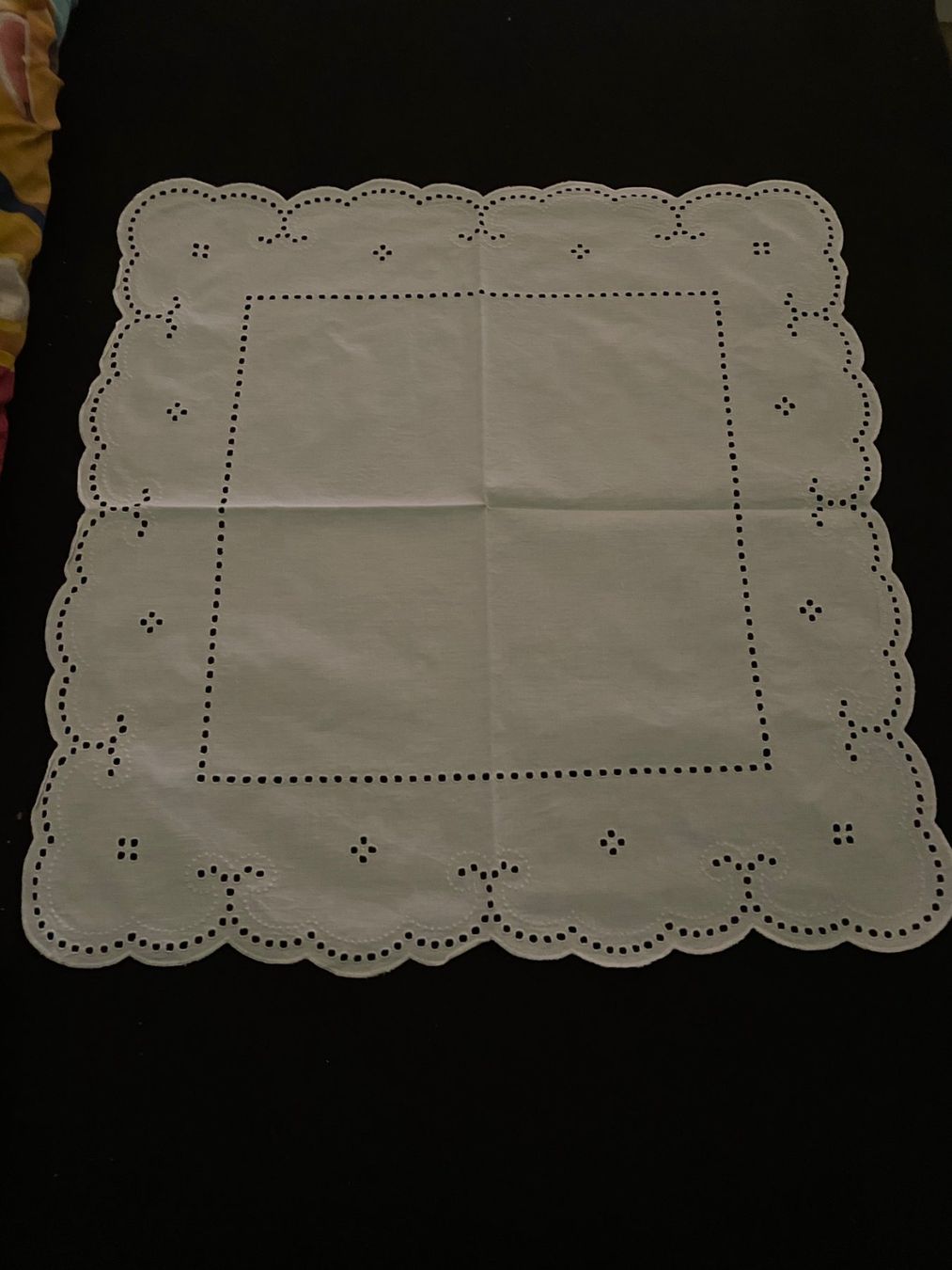 Sonstige Tischwäsche: Deckchen/Mitteldecke weiss ca.67x67cm – Gebraucht aus Allenwinden von Obalu