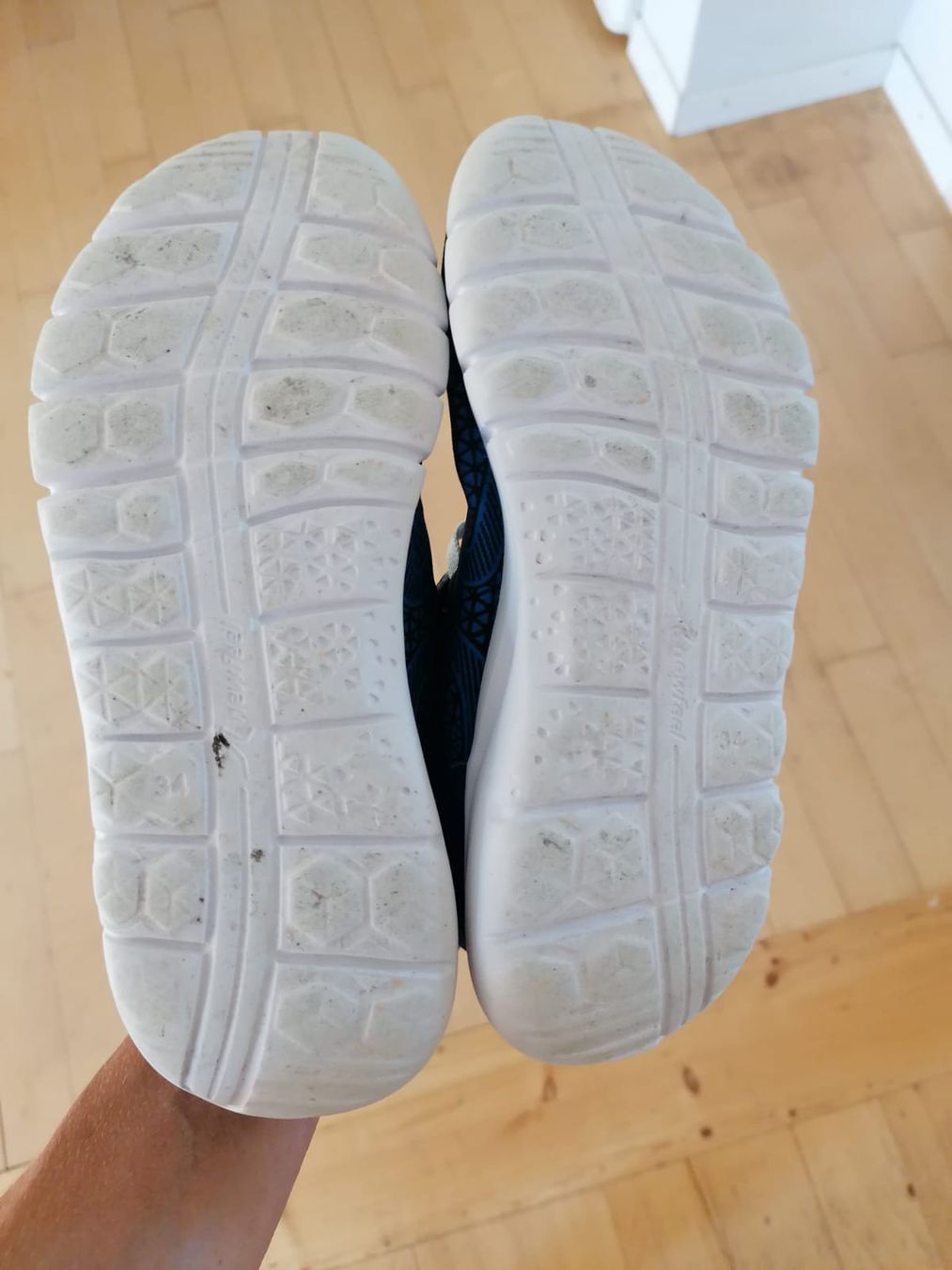 Decathlon Scarpe per ragazzi: blaue Hallenturnschuhe Gr. 34 – Usato da Thalwil venduto da myandine 2