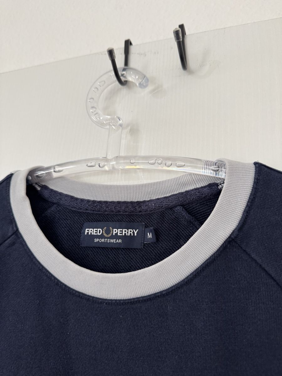 Fred Perry Pullover & Sweatshirts: Fred Perry Pullover dunkelblau Grösse M oryginal  – Gebraucht aus Wetzikon ZH von Jan_wojt 2