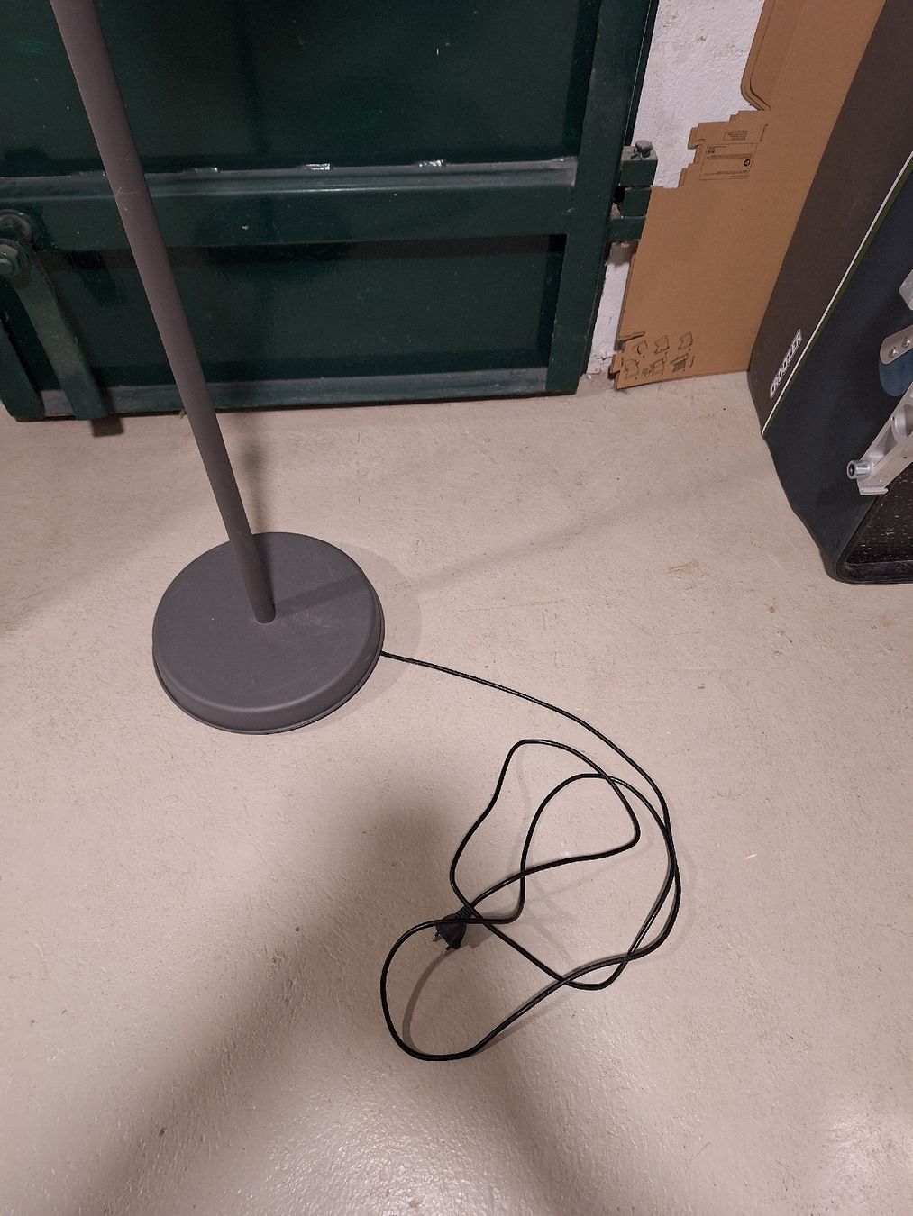 Ikea Lampade: Standleuchte mit 3er Spot. – Usato da Biberist venduto da schnouz33 1