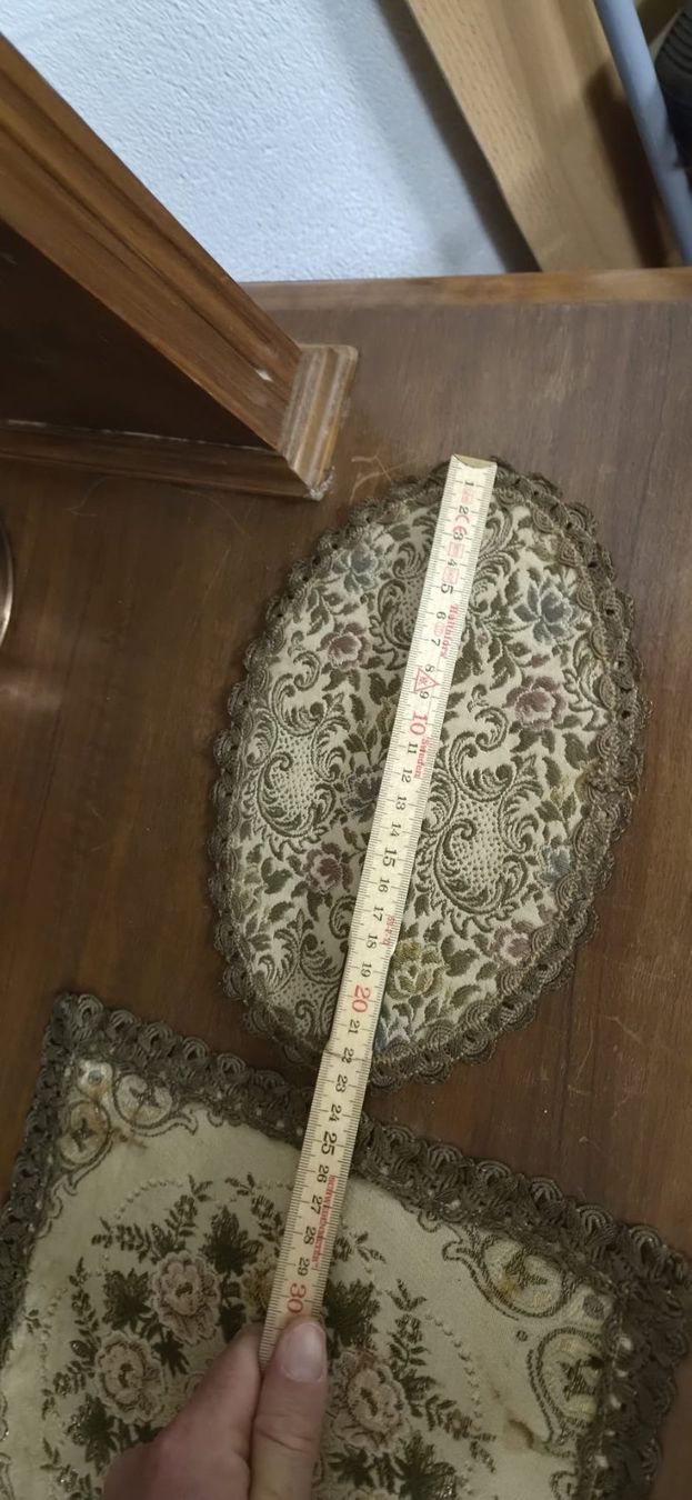 Autre linge de table: Tischläufer mit Rosenmuster lang und Oval – D'occasion à Arch par blub90 3