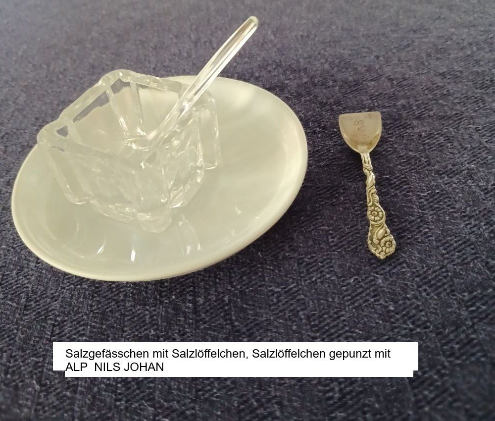 Cucchiai: Antikes SALZ-GEFÄSS mit Silverplated Löffelchen – Usato da Basel venduto da frassi 1