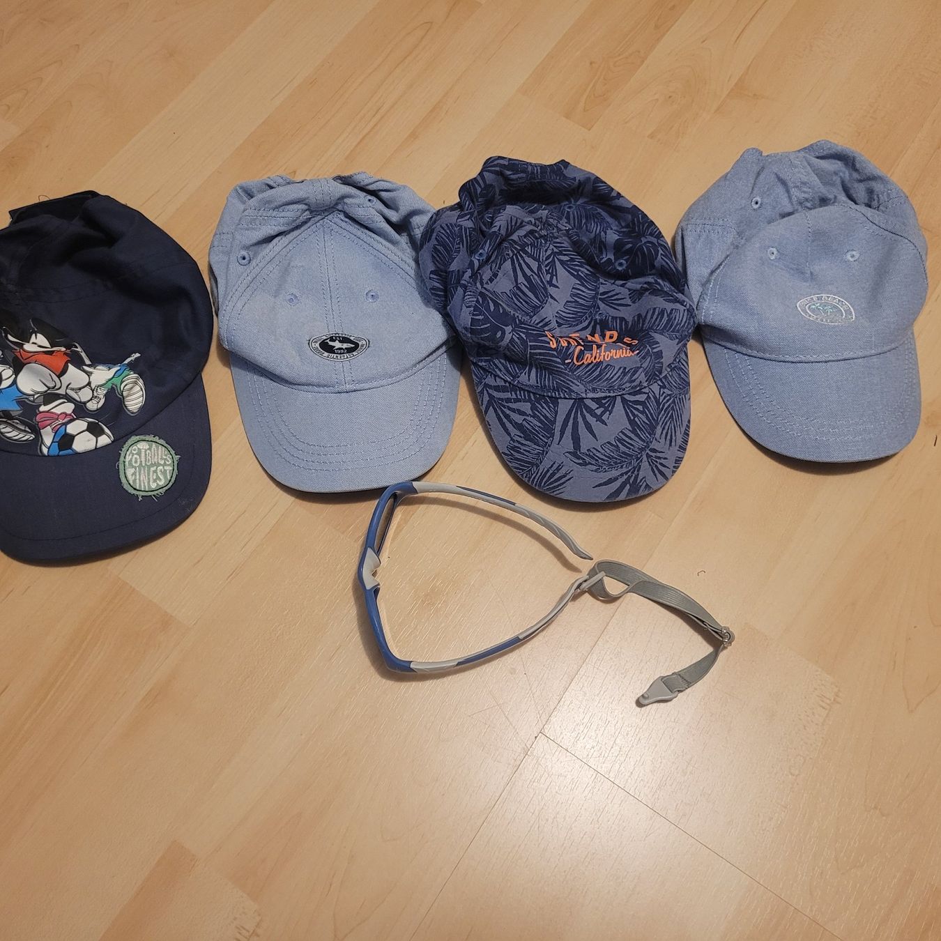 Altro abbigliamento per bambino: E: Sonnenhut Grösse 92-104 – Usato da Bremgarten b. Bern venduto da Marge7979