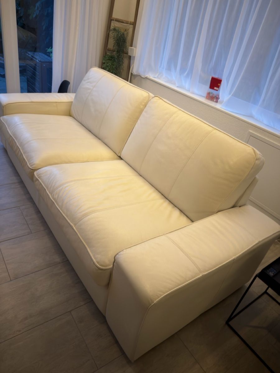 Ikea Divani: Echtleder-Garnitur: 3er-Sofa, Sessel & Fusshocker – Usato da Dällikon venduto da patrickdu 1
