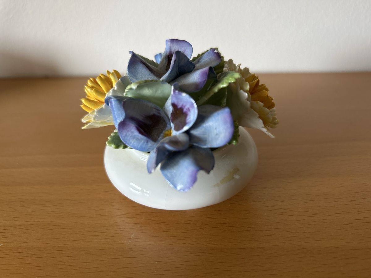 Royal Doulton Figurines: Spring flower sculpture – D'occasion à Bogis-Bossey par jhenckaerts