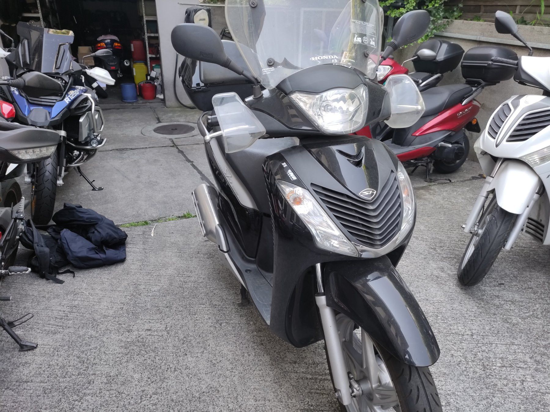 Honda Scooters: Honda SH 125 Roller Schwarz – Défectueux à Männedorf par rbollier 2