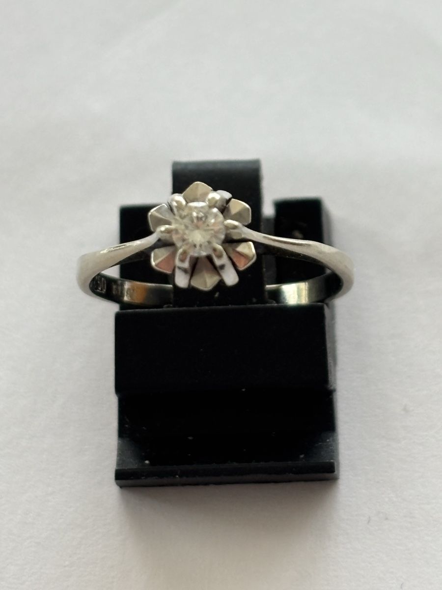 Anelli: Weissgoldring / Diamant 18 Karat – Usato da Langnau am Albis venduto da flusspflege