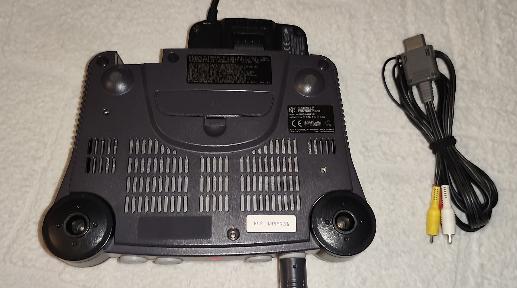 Nintendo Console: Nintendo 64 Konsole mit Controller und Kabeln gebracht. – Usato da Schänis venduto da Mugi_87_ 1