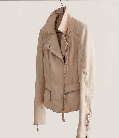 Schöne Lederjacke für den Frühling, Größe XS