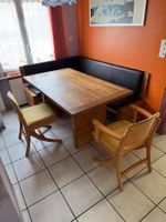 Ensemble table à manger et 2 chaises vintage (2824 VICQUES)