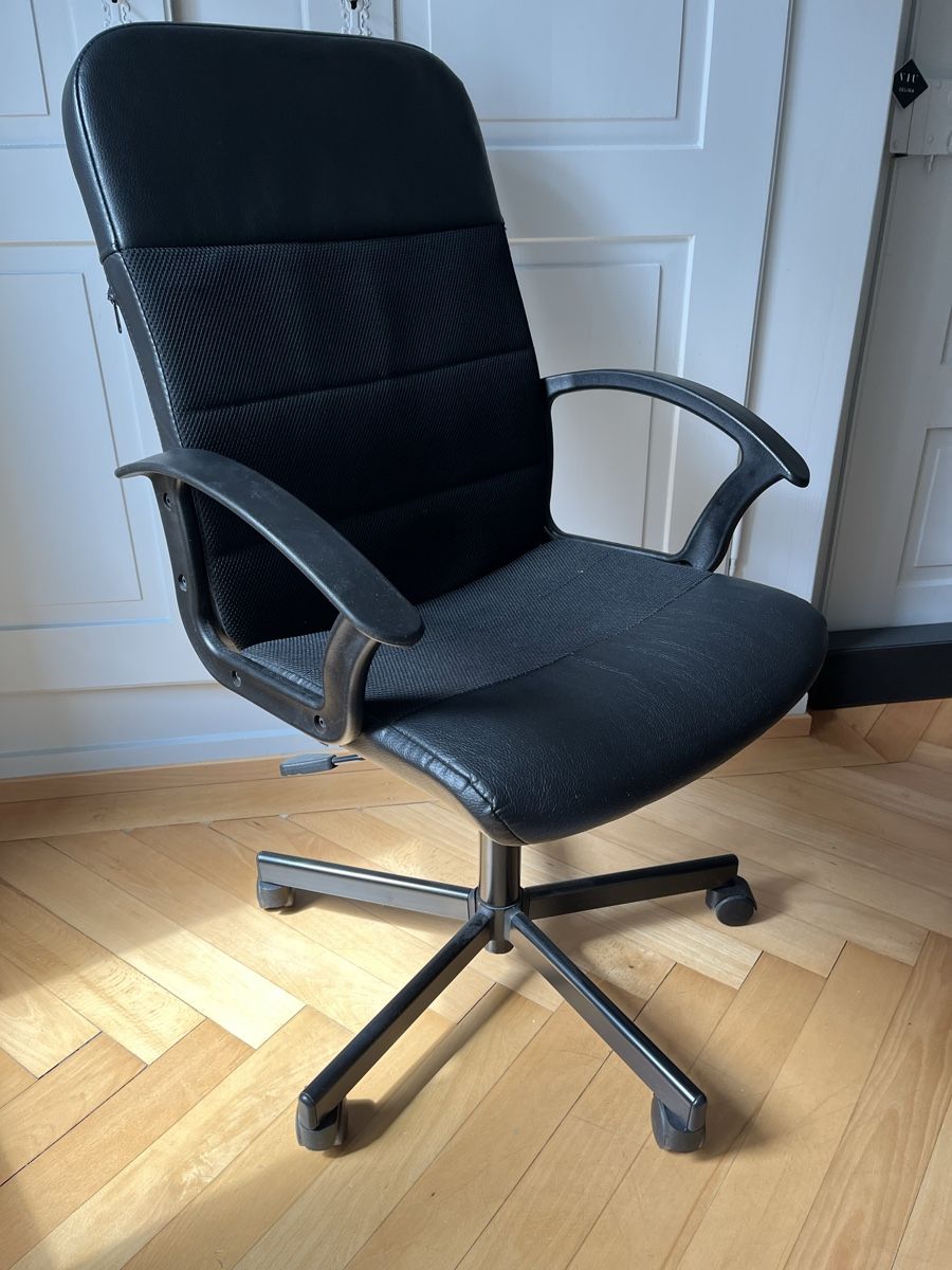 Chaises: Bürostuhl Leder Stoff schwarz Rollen – D'occasion à Zürich par Sel_777 1